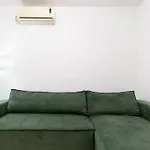 Modern 2Br Apt In The City Center