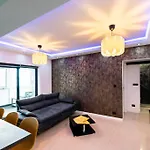 Modern 2Br Apt In The City Center