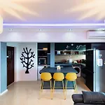 Modern 2Br Apt In The City Center