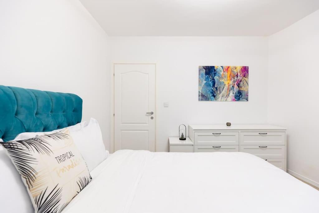 Modern 2br Apt In The City Center *