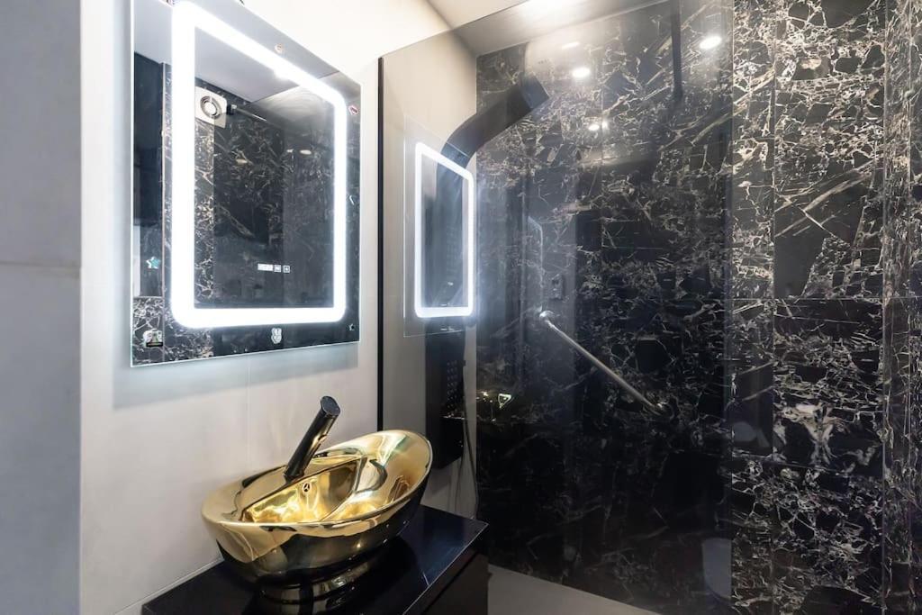 Apartament Modern 2br Apt In The City Center Bucureşti