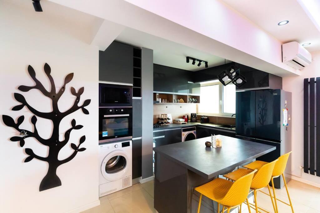 Modern 2br Apt In The City Center *