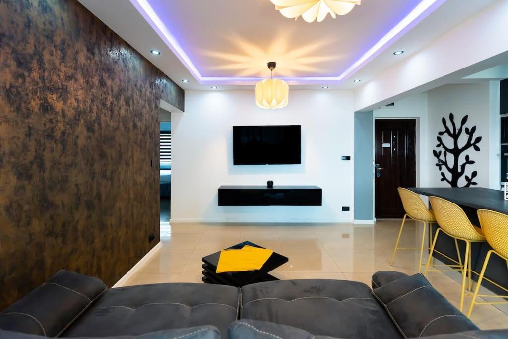 Modern 2br Apt In The City Center Apartament
